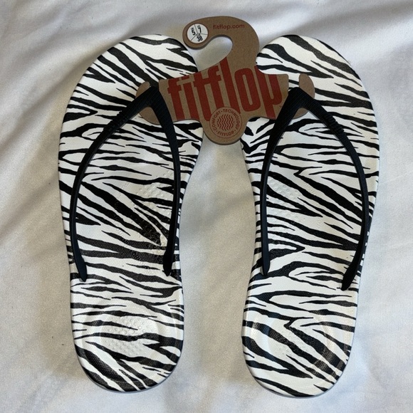 NWT Womens Fitflop Iqushion Flip Flops MSRP $38 Zebra print - Picture 6 of 9
